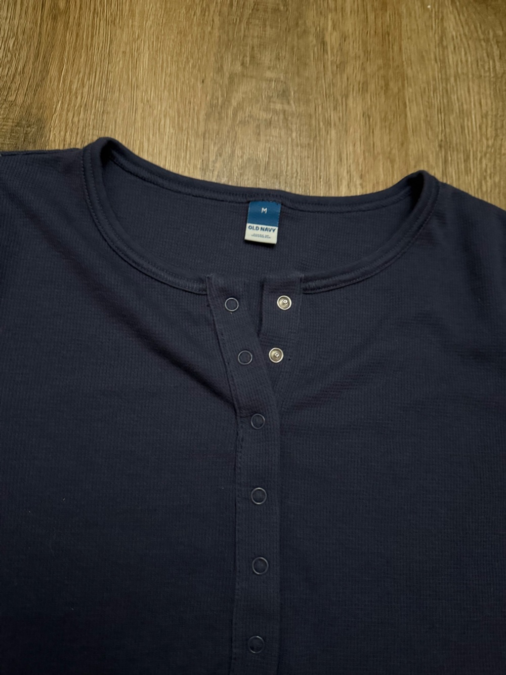 Old Navy Scoop Neck Tee - Picture 2 of 4